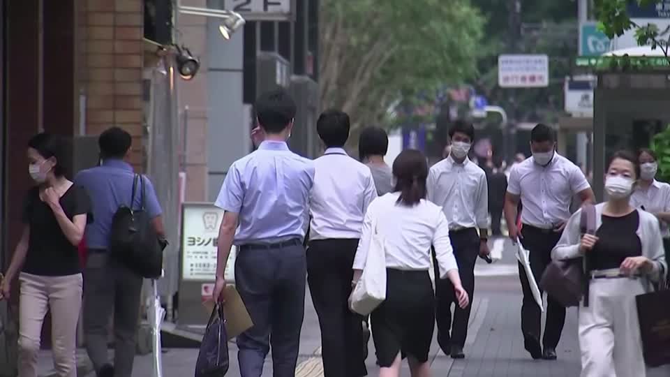 Tokyo at highest alert level as COVID cases spike
